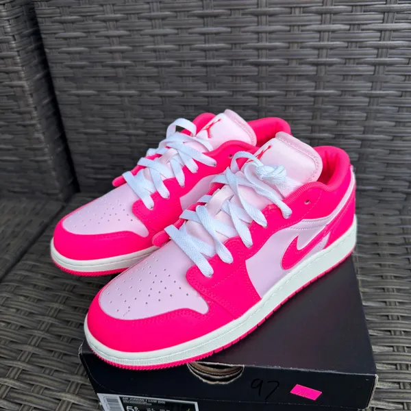 Air Jordan 1 Low GS Pink Foam Hyper Pink 5.5Y/7W - Image 2
