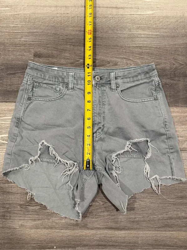 American Eagle Women’s Grey Denim Distressed Cut Off High Rise Mom Short Size 8 - Image 7