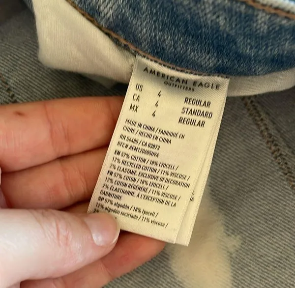 American Eagle Super High Rise Baggy Wideleg Distressed Shorts - Image 4