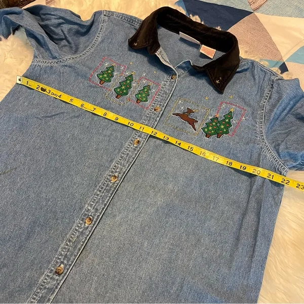 VTG Christmas Holiday Denim Button Down Shirt Embroidered Trees SZ Large STAINED - Image 7