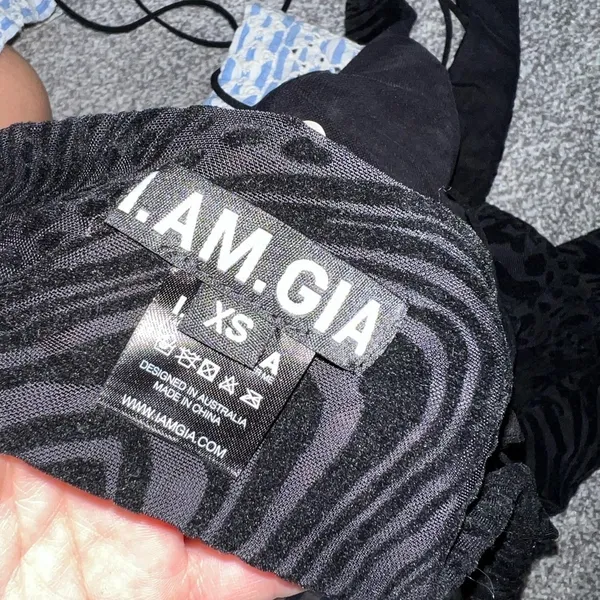 I am Gia black xs top - Image 4