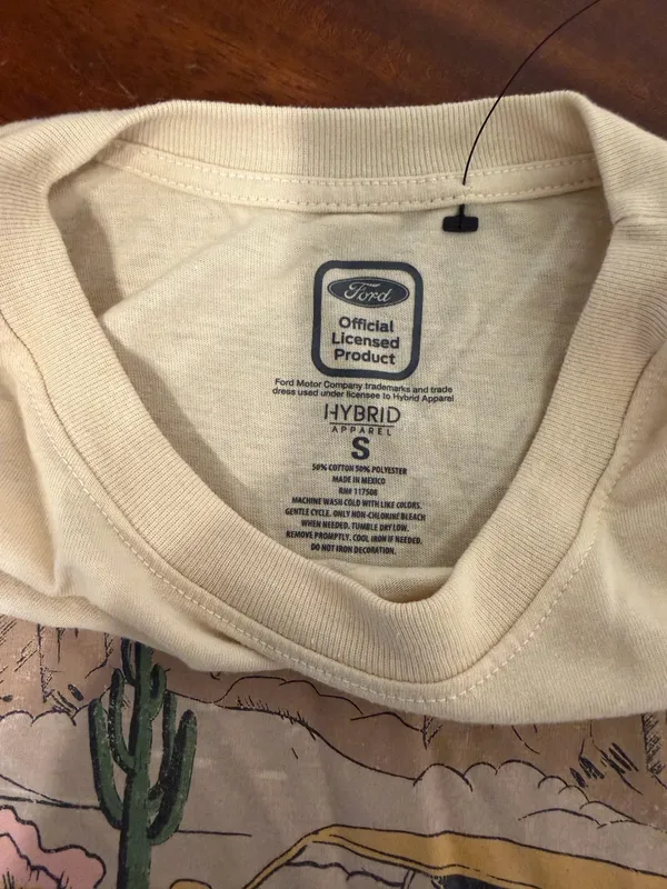 Women’s cream Ford Mustang t shirt size small - Image 3