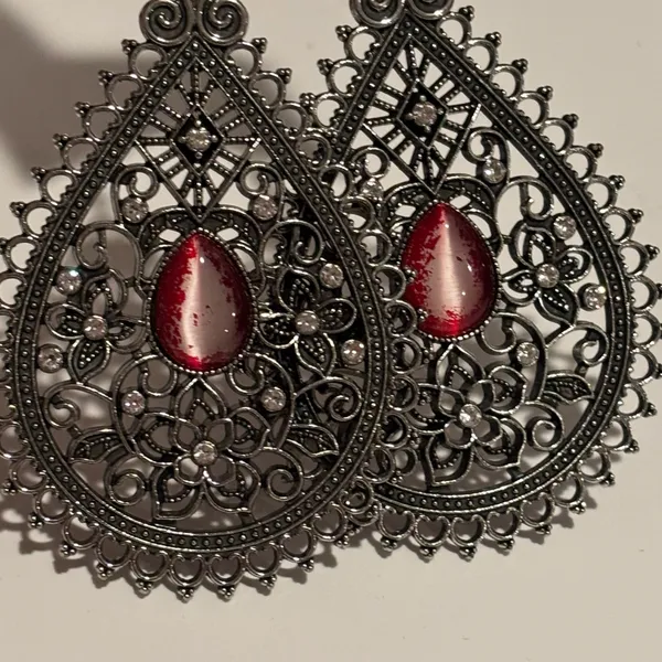 Paparazzi Eden Glow Red Cat's Eye Silver Filigree Teardrop Earrings - Image 7