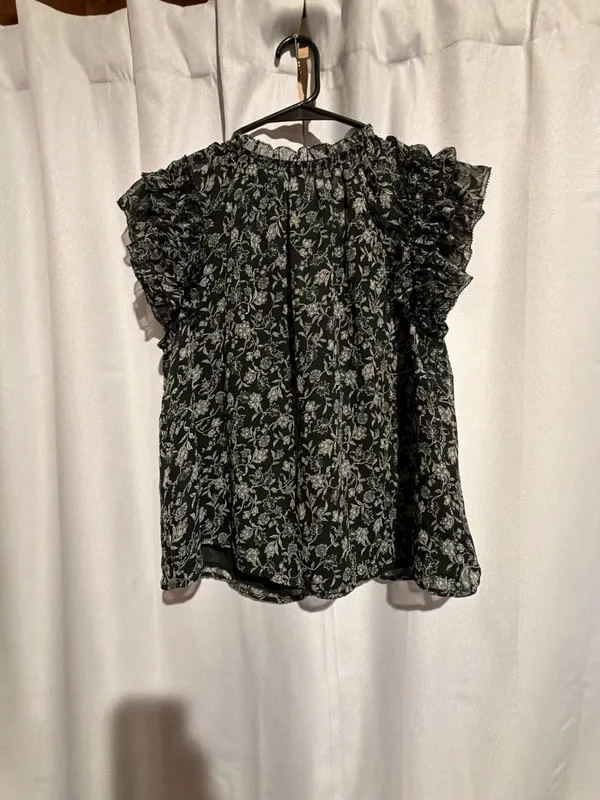 Old Navy Black Floral Chiffon Ruffle Short Sleeve Keyhole Top - Image 3
