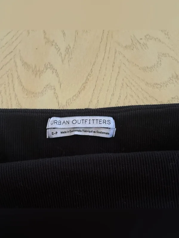 Urban Outfitters Off the Shoulder Black Crop Top Size S - Image 2