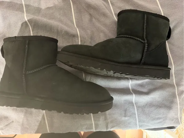 UGG wmns sz 8 classic mini ii - Image 8