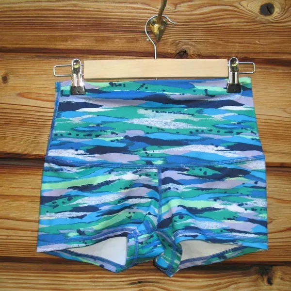 Lululemon Seven Wonders Boogie Roll Down Shorts 6 - Image 4