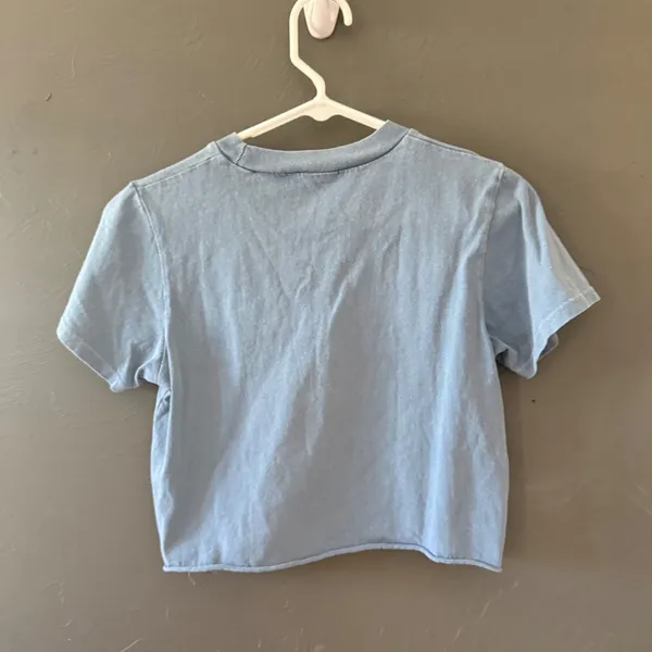 Brandy Melville Hawaii‎ USA Graphic Crop Top Light Blue Raw Hem Short Sleeve Tee - Image 3