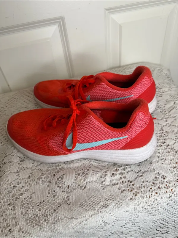 Nike Women's Coral-Red Running Sneakers with Aqua Swoosh Sz 8.5 (7Y) - Image 5