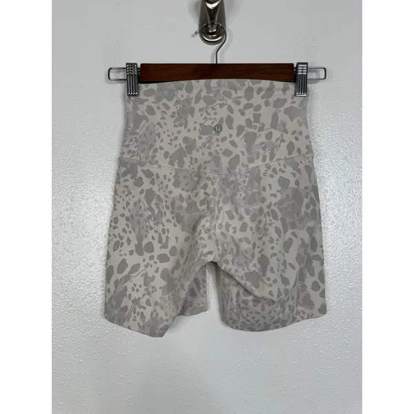 Lululemon Align High-Rise Short 6 Cheetah Camo Antique White Multi Size 2 - Image 4