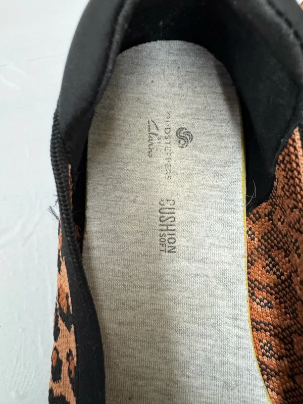 Clarks Cloud Steppers Leopard Print Slip On Flats Size 7.5 - Image 2