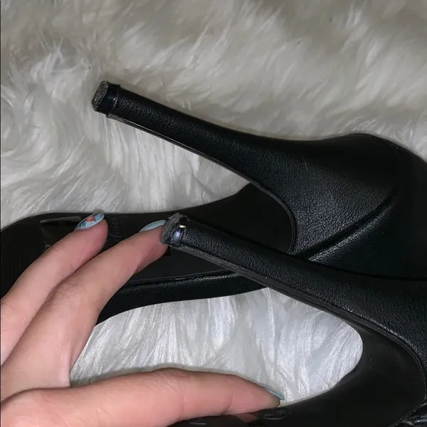 Black pumps Size 7.5 - Image 4