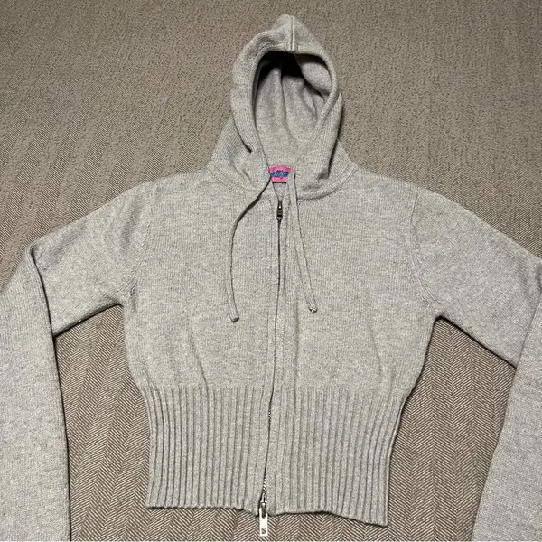Edikted desiree knitted hooded cardigan, cropped in Gray Melange - Image 9