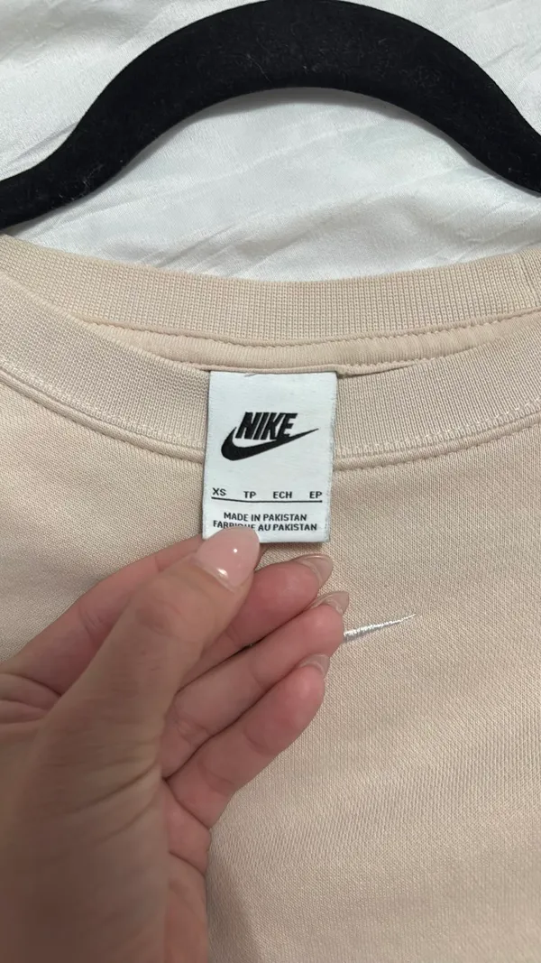 Nike Cropped Sweatshirt Women’s - Image 2