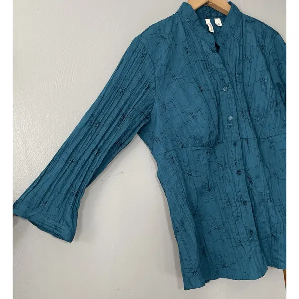 St. John's Bay Teal Eyelet Blouse Size Large Crinkle Empire Waist Embroidered Top Cottage Y2K - Image 2