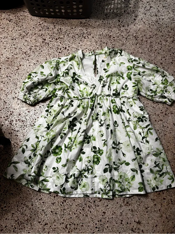 Maeve by Anthropologie V-Neck Tunic Dress in a white and green floral large - Image 4