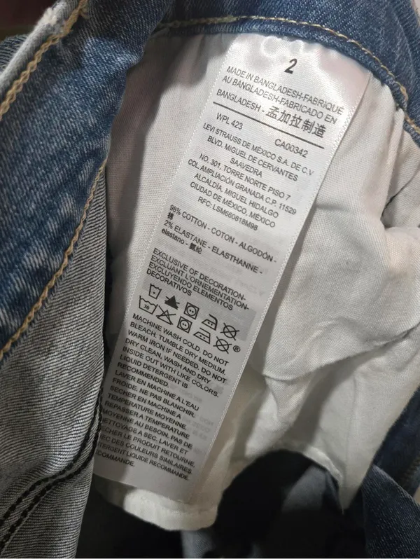 Levis Distressed Jean - Image 2