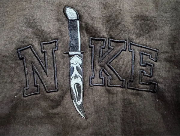Boutique Embroidered sweatshirt - Image 3