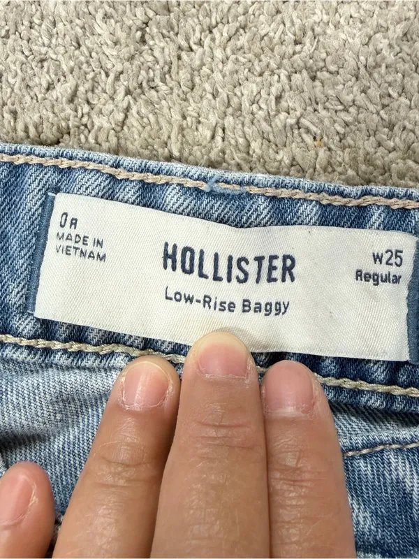 Hollister Women’s Low Rise Baggy Jeans in Medium Wash W25 - Image 7