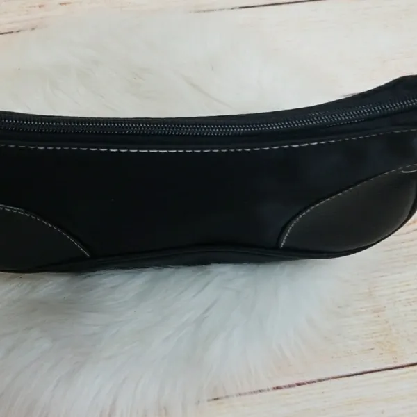Victoria's Secret NWOT small makeup bag black - Image 3