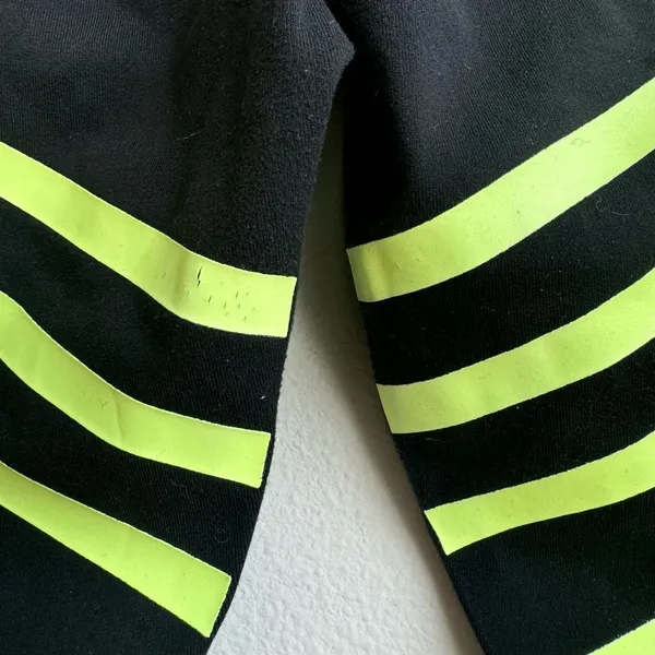 ALO Yoga Airbrush Glow In the Dark Stripe Bandage Legging Black Size Medium - Image 8