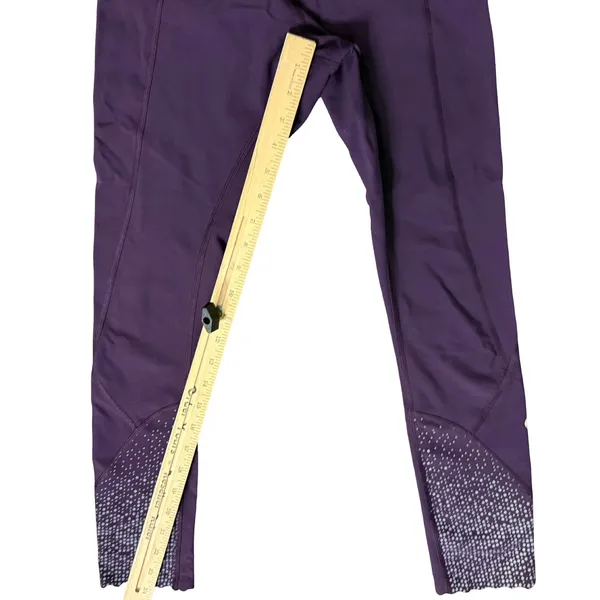 Lululemon Eggplant Purple Tight Stuff Scalloped Hem Crop Capri Leggings size 6 - Image 6