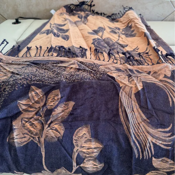 Ana Waterways shawl Black - Image 3