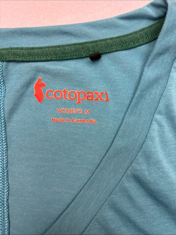 cotopaxi size medium blue Teal V-Neck Short Sleeve Tee - Image 2