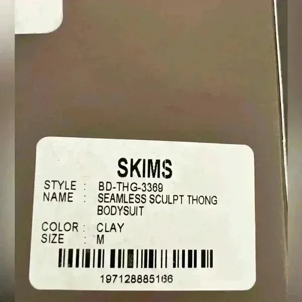New SKIMS Seamless Sculpt Thong Bodysuit Shapewear Medium Clay Beige w Box $70 - Image 3