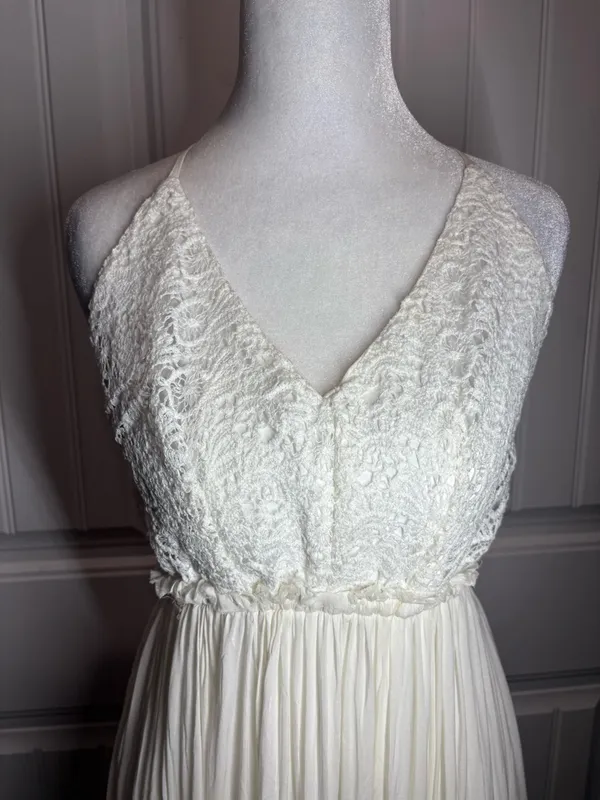 Forever 21 White Pleated Maxi Dress with Lace Trim - Image 5