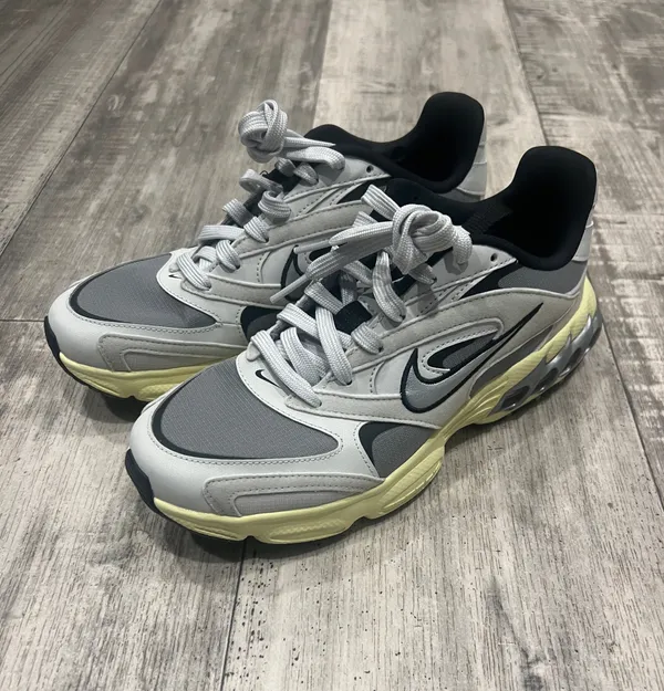 Nike Zoom Air Fire 'Particle Grey Photon Dust Size 7.5 (C 94) - Image 2