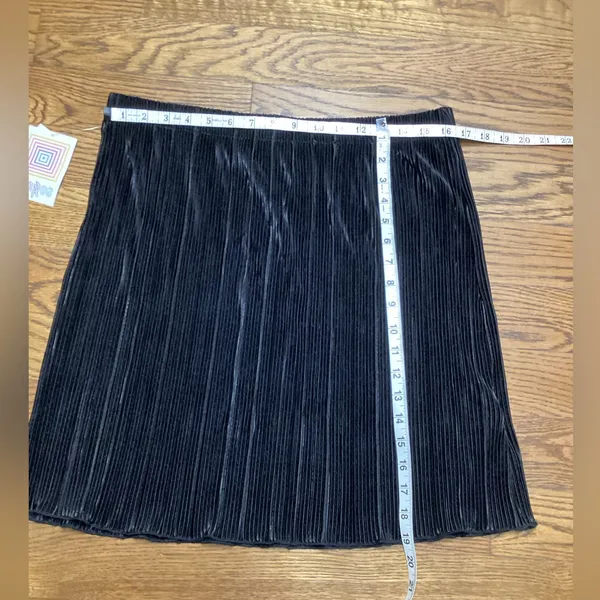 LulaRoe Samantha Plisse pull on Mini skirt size Large Black - Image 6