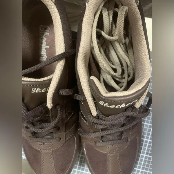 Skechers size 7 color chocolate - Image 5