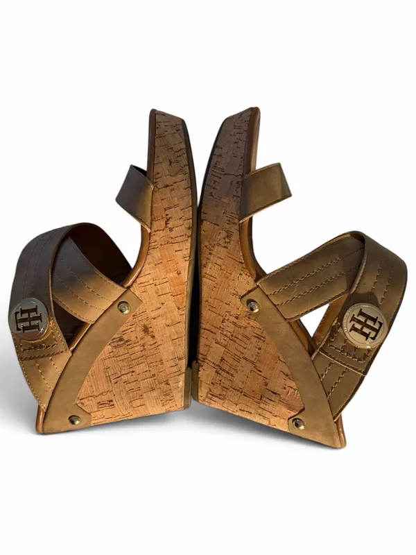 Tommy Hilfiger Tan Cork Wedge Sandals Gold Logo Size 10M - Image 6