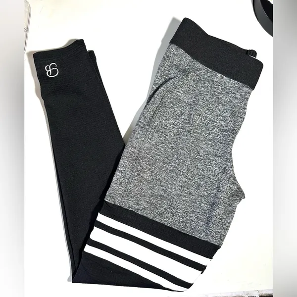 Bombshell Sportswear Scrunch Thigh Highs Athletic‎ Leggings Women’s Sz Medium - Image 2
