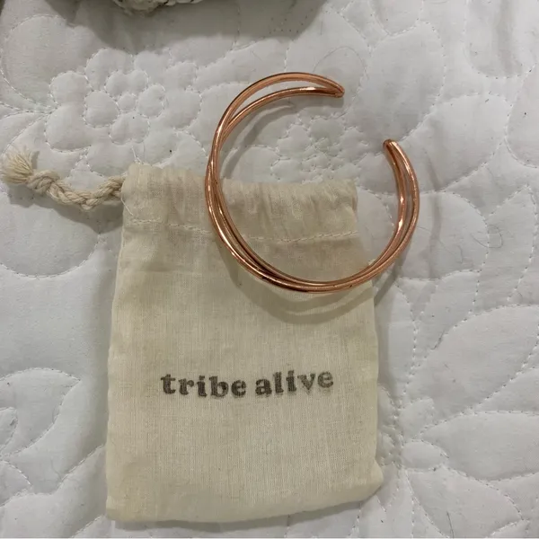 Rose Gold Criss across Bangle Bracelet - Image 2