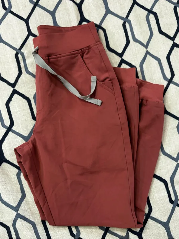 FIGS Zamora Jogger High Rise Scrub Pants - Mauve size small petite - Image 4