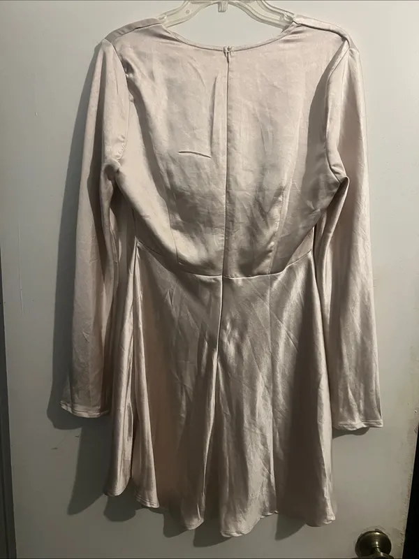 SELFIE LESLIE Solstice Long Sleeve Cowl Neck Mini Dress in Champagne Size 12/L - Image 8