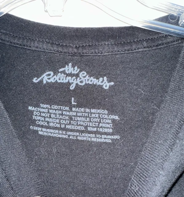 The Rolling Stone’s 89 Tongue Logo Black Graphic Tee is a size Large. - Image 2