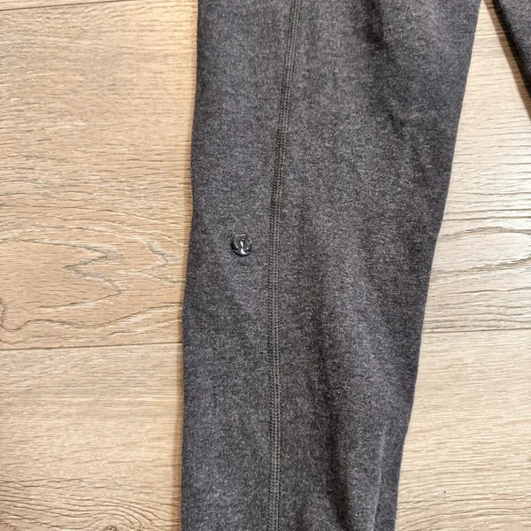 Lululemon Scrunch Waist Legs Cropped Leggings‎ Grey Size 4 Crop - Image 5