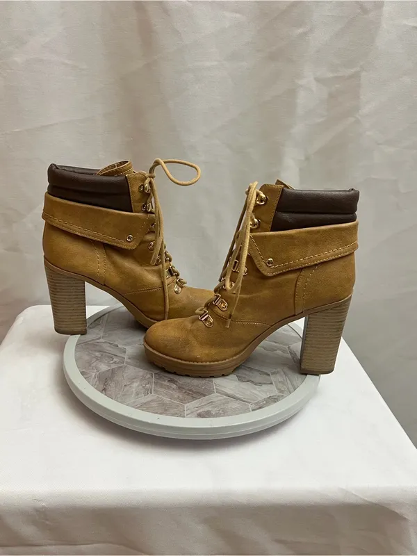 G by GUESS Women’s Size 7 Tan Lace Up Heeled Combat Ankle Boots - Image 4
