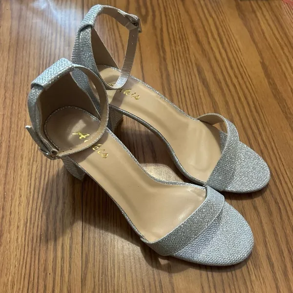 NEW Ankis Silver Glitter 4” Heel Pumps Chunky Strappy Women’s Size 7.5 - Image 2