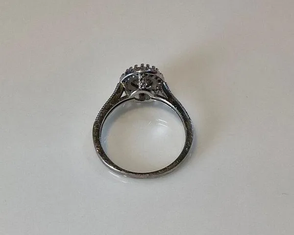 Silver Toned Crystal Ring - Image 4