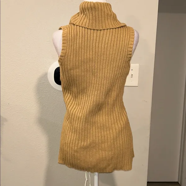 Laurn RALPH LAUREN Women's Sleeveless Cable Knit Buckel Brown Sweater Size Med - Image 4