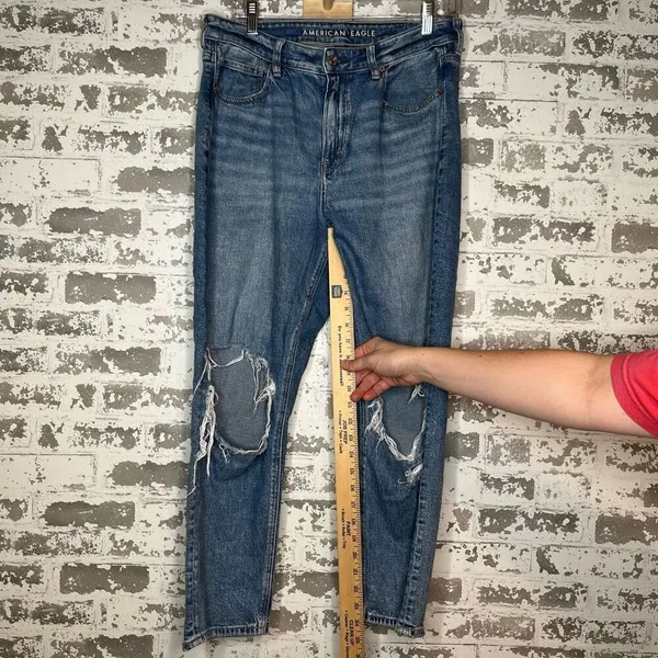 American Eagle | women mom jean short distressed denim - Image 6