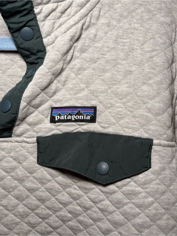 Patagonia Quilted Snap-Front Pullover Light Gray Organic Cotton Small Sweater - Image 2
