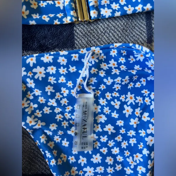 Zaful Blue Floral Bikini Set with White and Yellow Daisies - Image 7