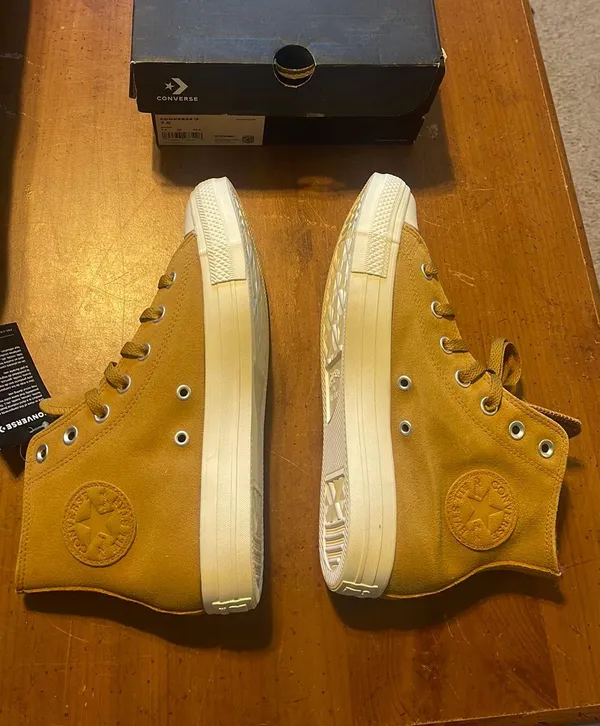 Converse New All Star, Chuck Taylor Sneaker High Top Women 7.5 - Image 6