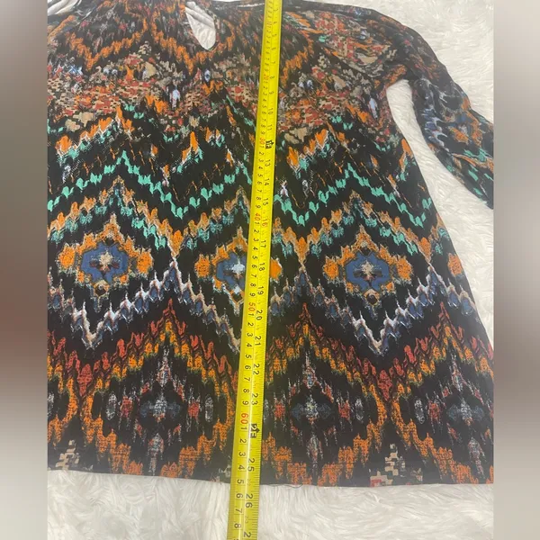 Cupio chevron multi color cold shoulder top shirt woman’s medium - Image 8