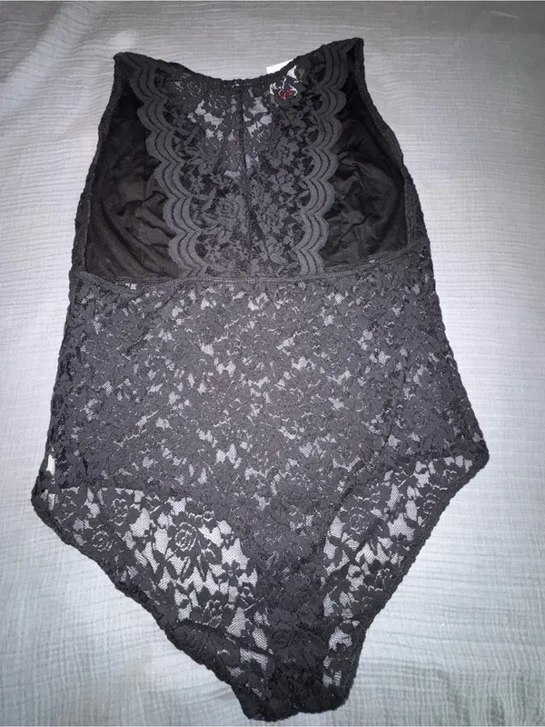 Ambiance Black Lace V-Neck Sleeveless Bodysuit - Image 5